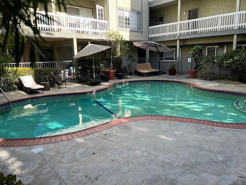 pool/exterior just outside of backdoor