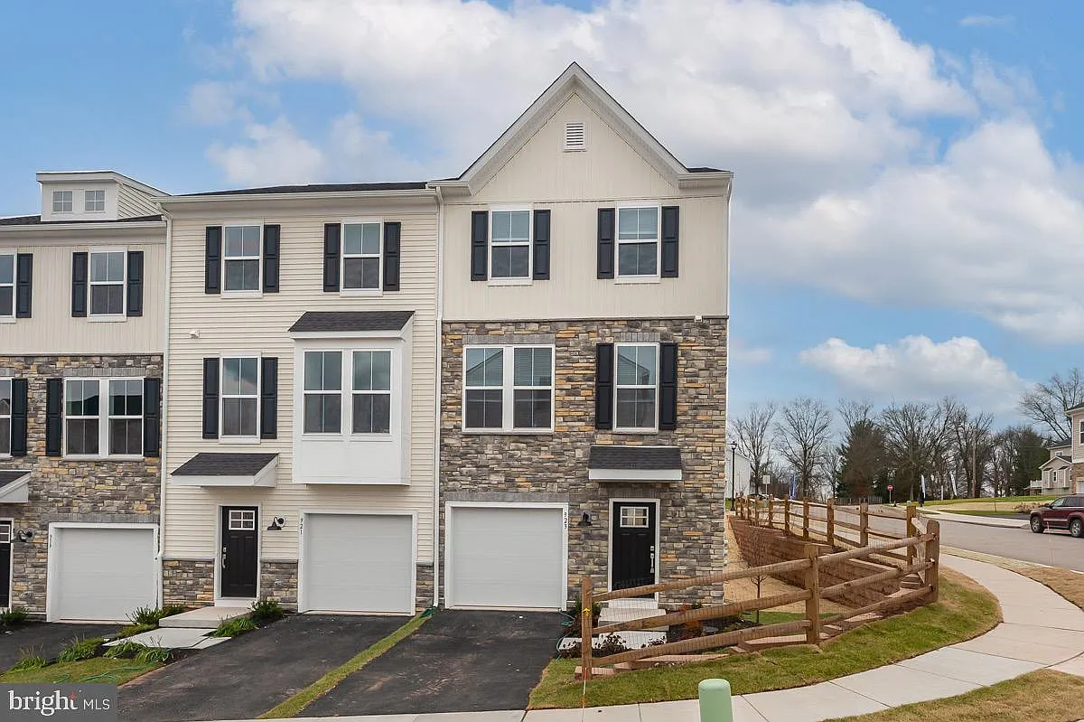 3 bed, 4.0 bath, 2073 sqft, $2,850 — Photo 1