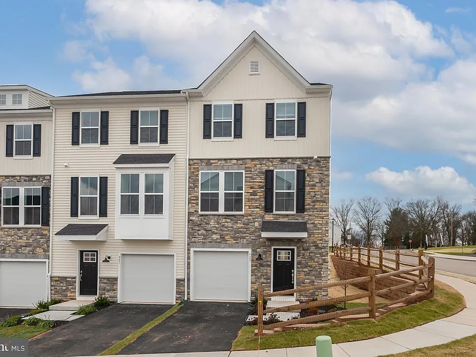 923 Magnolia Ln