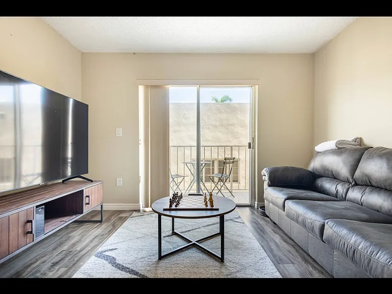 1605 Pennsylvania Ave — Photo 1