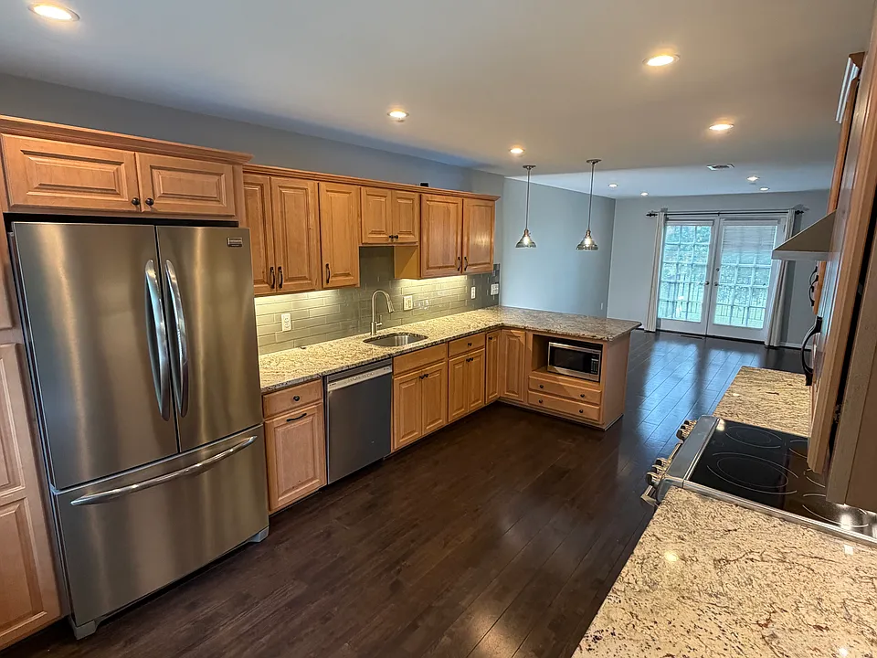 2156 Golf Course Dr