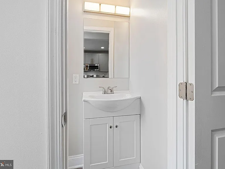 202 Adams St NE — Photo 10