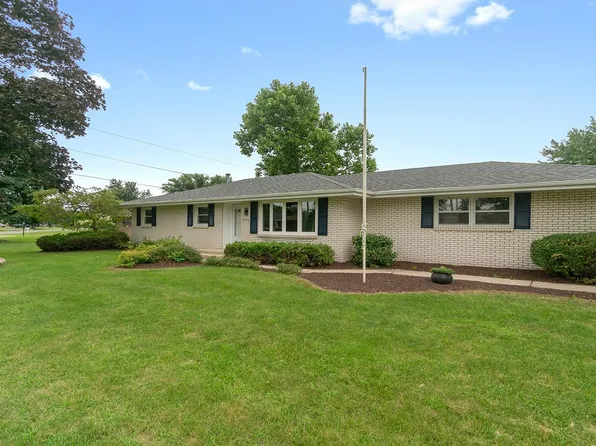 9772 Petunia Dr, Machesney Park, IL 61115