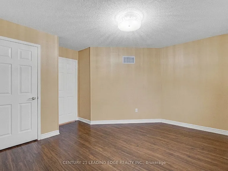 7166 Sandhurst Dr — Photo 28