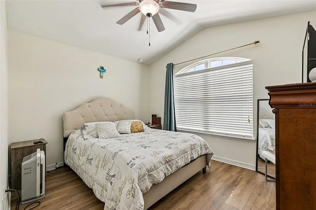 3 bed, 2.5 bath, 1603 sqft, $2,350 — Photo 4