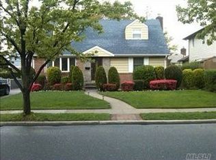 1607 Putney Rd, Valley Stream, NY 11580