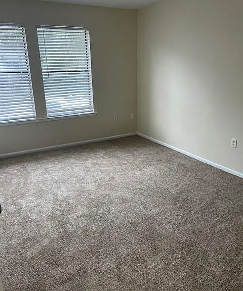 117 Hampton Dr — Photo 12