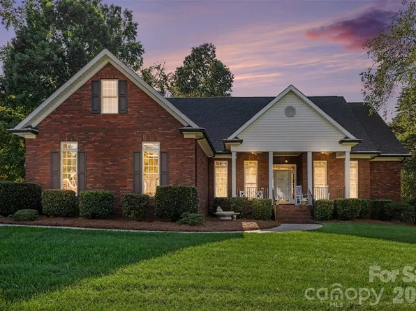 8412 Locksley Dr, Harrisburg, NC 28075