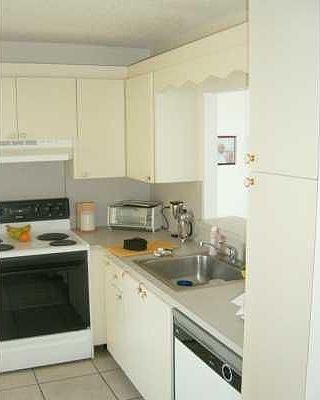 5th image of 1670 Lincoln Ct APT 4D