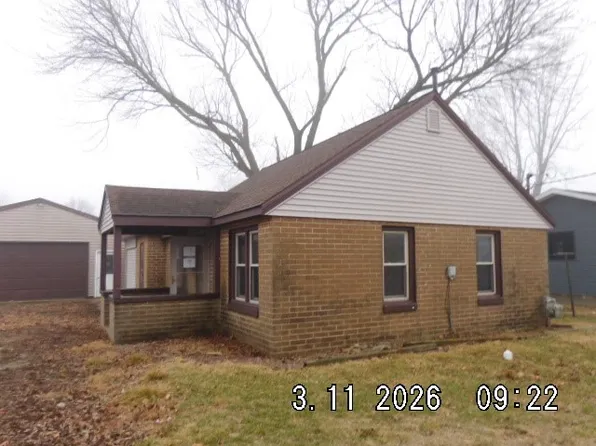 823 E Progress St, Arthur, IL 61911