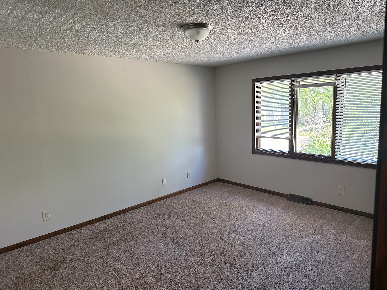 3 bed, 1650 sqft, $2,150 — Photo 3