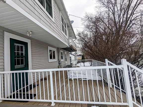 3rd image of 3527 Lincoln St NE