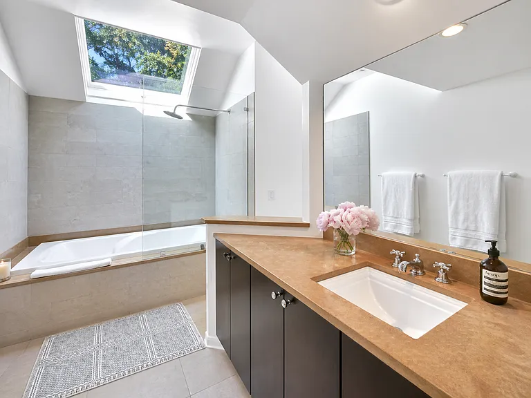 3 Lynda Ln — Photo 8