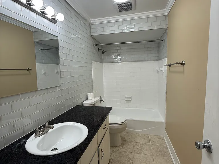 Upper full bathroom