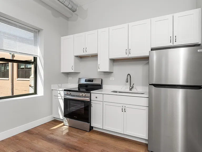 1219 W Devon Ave #203 — Photo 3