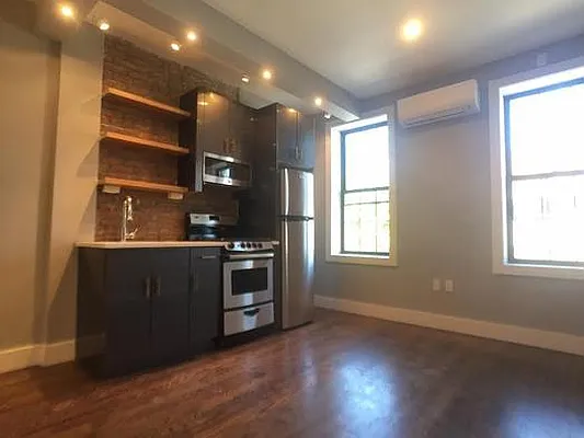 Rented by Evergreen Apartments BK | media 7