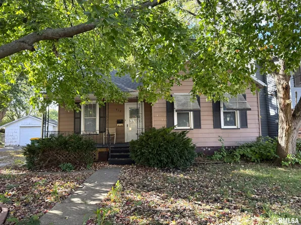 852 Maple Ave, Galesburg, IL 61401