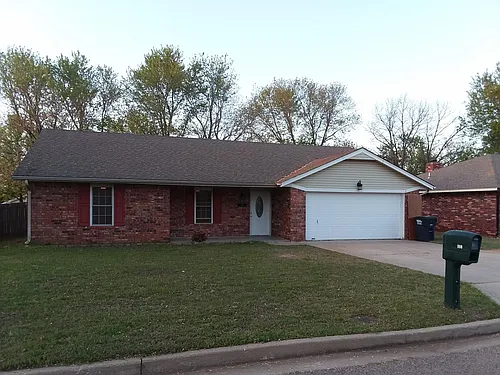 114 Meadows Ln Photo 1