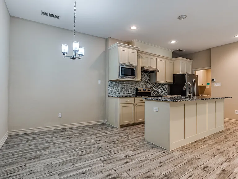 336 Austin Ave — Photo 10
