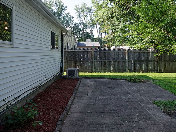 5th image of 6114 N Linville St