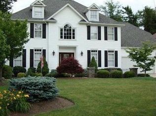 5482 Jacqueline Ln, North Olmsted, OH