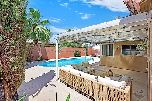 572 Macbrey Dr Photo 1