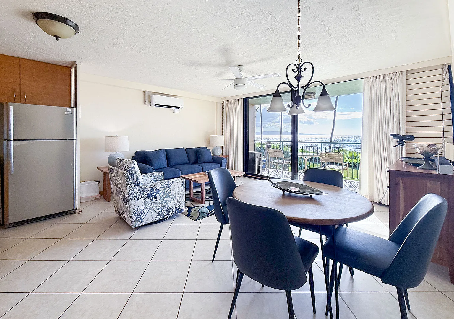 Punahoa Beach 201 - Direct Ocean Front, Beautiful Renovation, Split — Photo 2