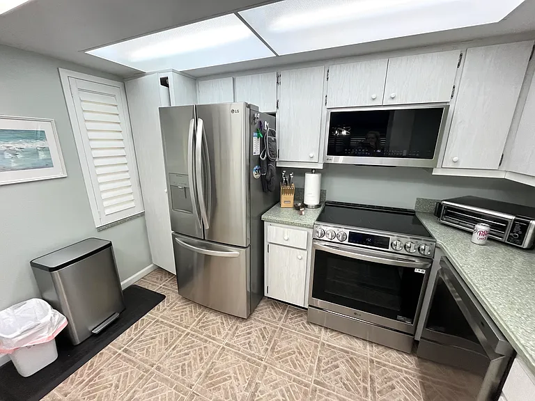 1250 N Portofino Dr #301 — Photo 5