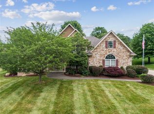 275 Saunders Station Rd, Trafford, PA 15085