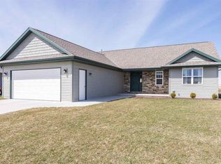 795 Killarny Trl, De Pere, WI 54115