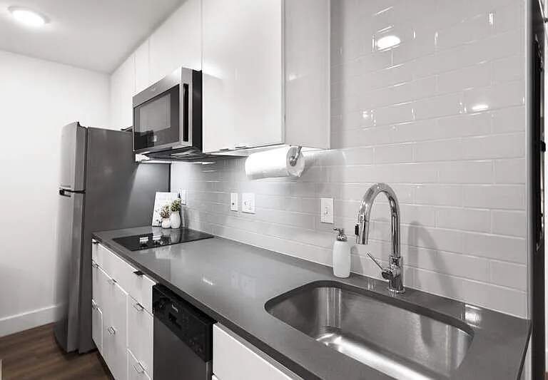 The Netherland Apartments — Photo 23