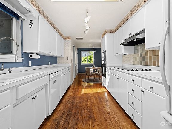 4th image of 10109 Wauna Street SW