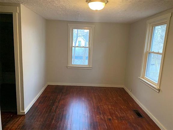 5th image of 609 Cherry St