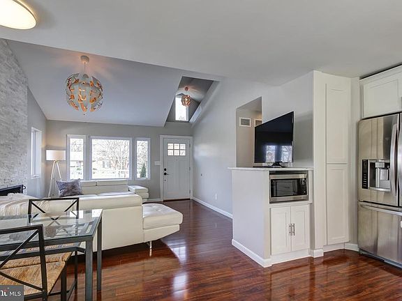 5th image of 2713 James Dr