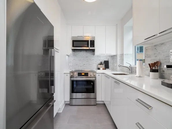 240 Central Park South image 19 of 22