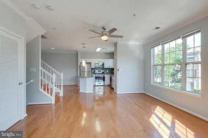 21800 Dragons Green Sq — Photo 19