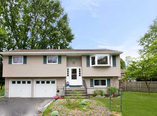 12 Stuart Dr, Poughkeepsie, NY 12603