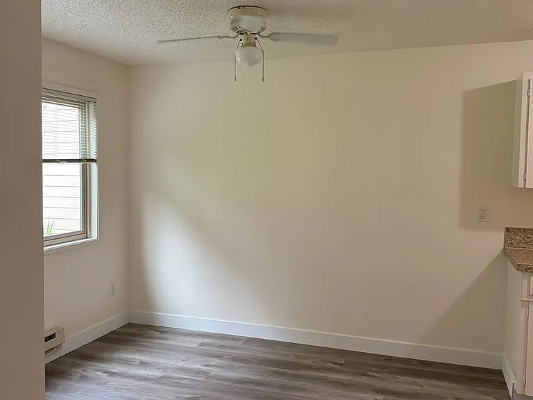 LAURELWOOD ESTATES — Photo 10
