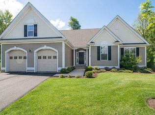 39 Pebble Beach Dr, Bloomfield, CT 06002