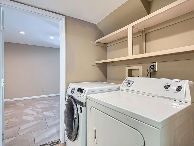 733 Strawberry Pl — Photo 22