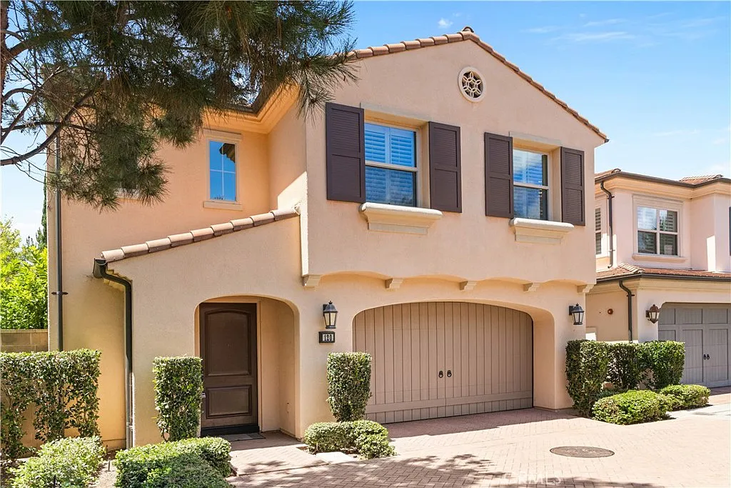 3 bed, 2.5 bath, 1861 sqft, $5,400 — Photo 3