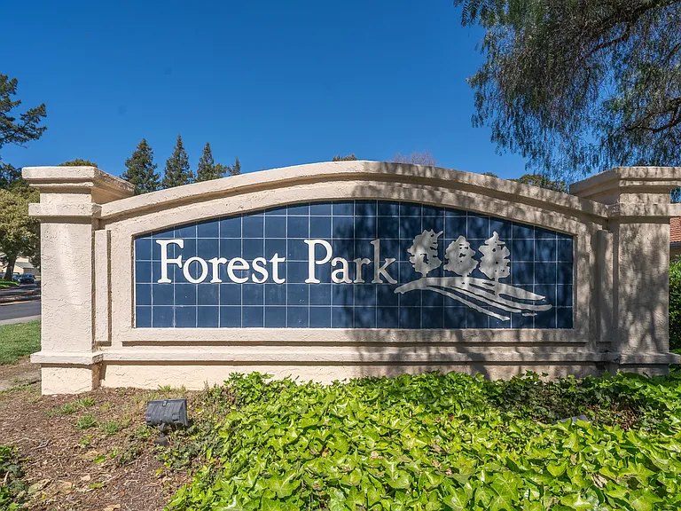 1004 Forest Run — Photo 2