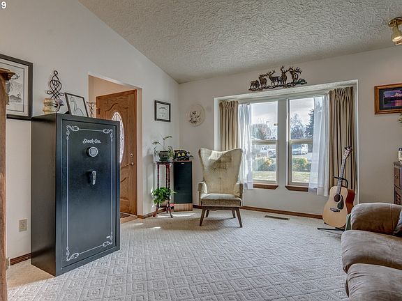 4th image of 7608 NE 57th Ct
