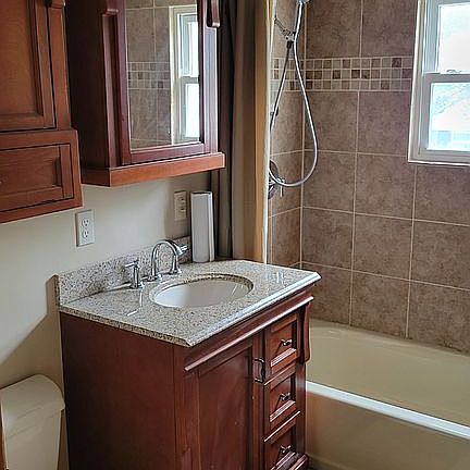 5th image of 33 Calumet St
