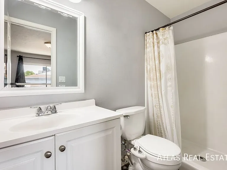 1649 W Hazelwood St — Photo 25