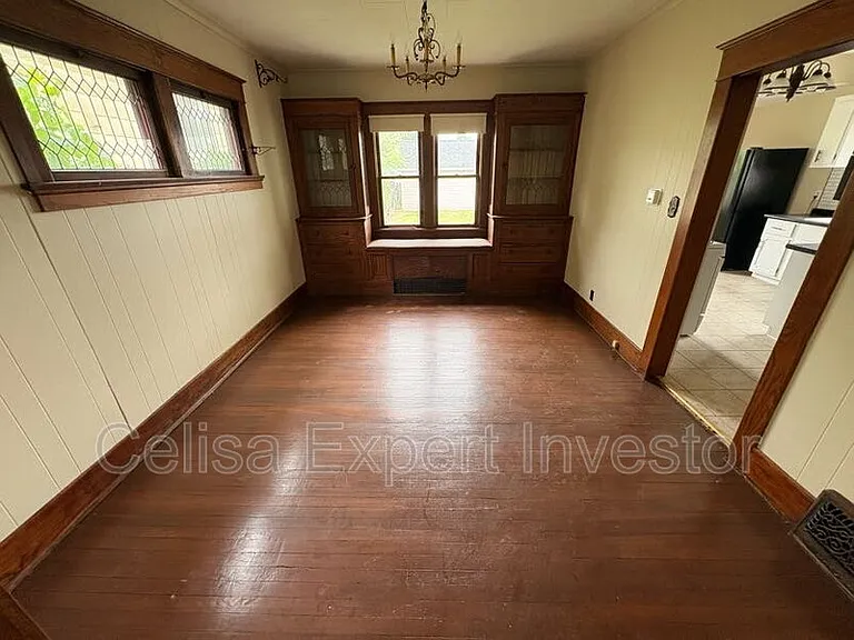 3221 S Harrison St — Photo 3
