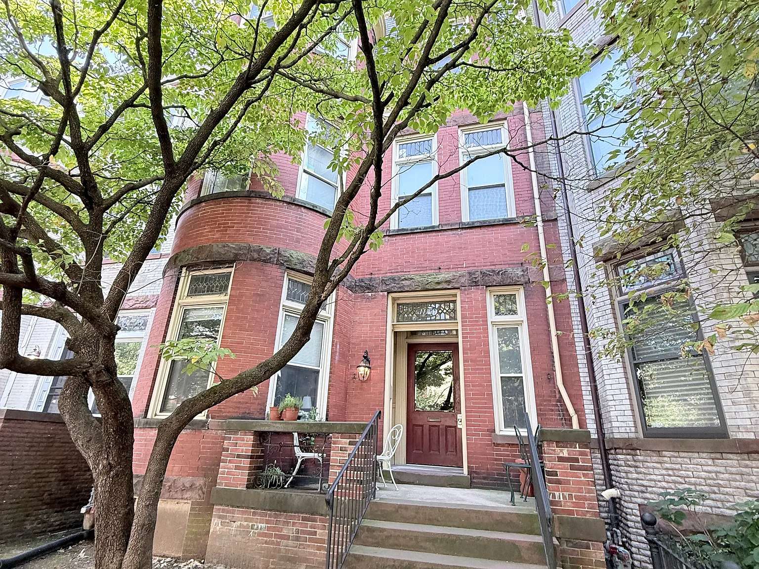 3 bed, $2,000 — Photo 1