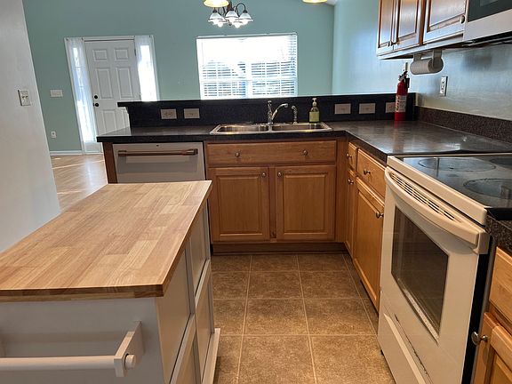 5th image of 408 Moat Ct
