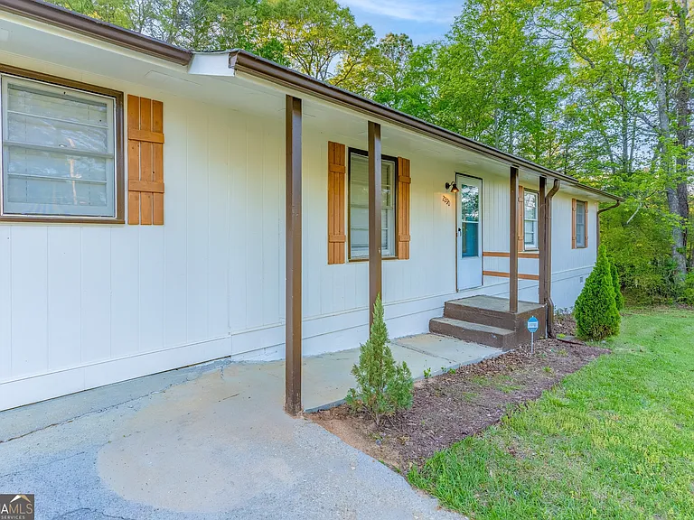 2290 Pinetree Ln NE — Photo 33