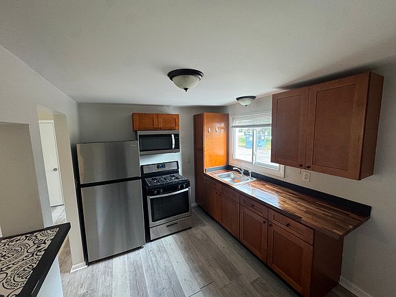 2nd image of 277 Park Rd #1